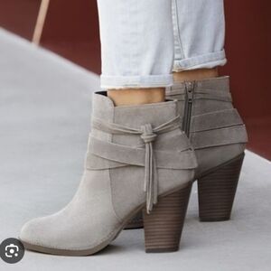 Sole Society Stylish Suede Ankle Boots Size 6M